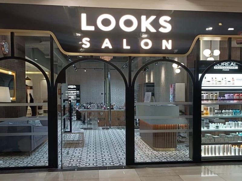Looks Salon - Slide 1